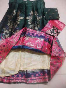 Party wear