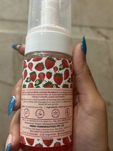 Ningen Strawberry Foaming Face Wash