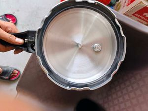 Pressure Cooker - Great Condition!