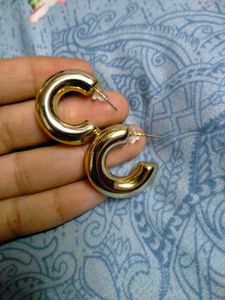 ✨Gold Hoop Earrings✨