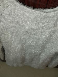 😍Furry 🤍White Top