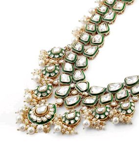 Elegant Kundan Jewelry Set
