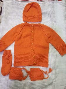 ✨ Hand-Knitted 4-Piece Woolen Baby Suit | 0-3 Mont