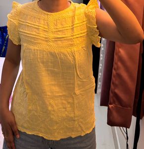 🌼Yellow Schiffli Top – Size Small 🌼