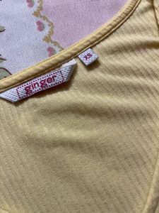 Daisy Knit Baby Tee 🌼
