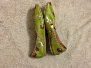 Green Juttis Size 5