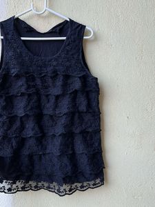 Brand New 😍Tiered Lace black Tank Top🖤