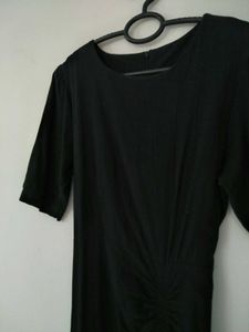 Elegant Black Gathered Waist Midi Dress