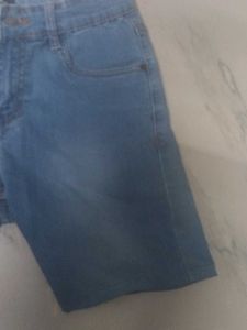 Girls  Short Jeans Of Blue  Colour