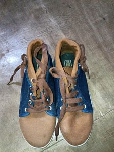 Girls and boys use Shoes