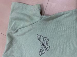 Price ReducedWomen’s Green T-shirt