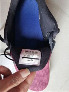 USED NIKE sport Shoes For Women