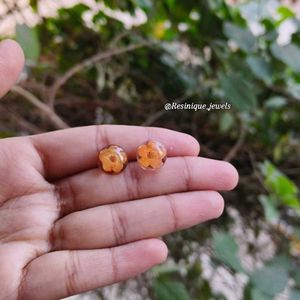 Shyest Bloom Stud 🧡