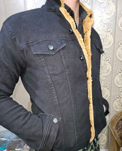 BALCK DENIM JACKET  WITH WARM FURRS