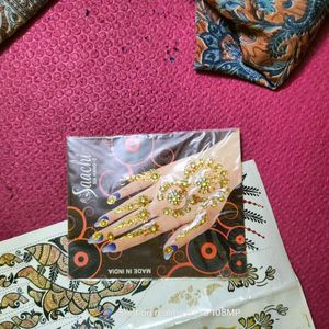 Saachi Sia Hand Tattoo