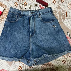 Jeans Shorts 💙🤍