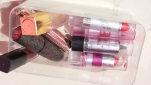 8 Lipstick