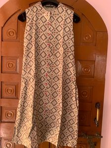 Printed Sleeveless Straight Kurta