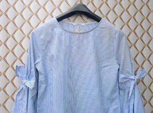 New With Tag Cute Korean Stripped Bow Top