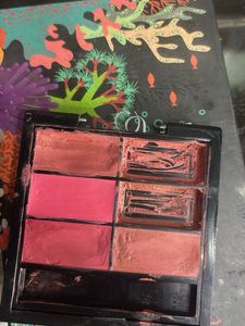 Eye Shadow Palette &amp; Nykaa lipstick free