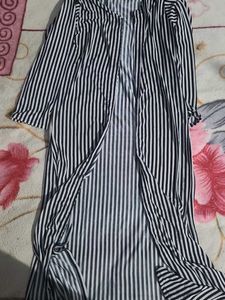 Long Black And White Stripped Shrug⚡️⚡️