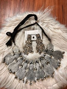 Neckpiece and earrings