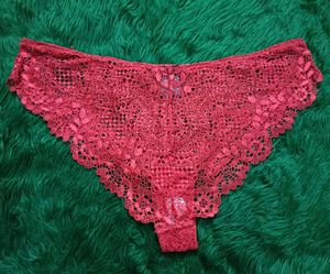 Red Lace brand new 🆕🎀
