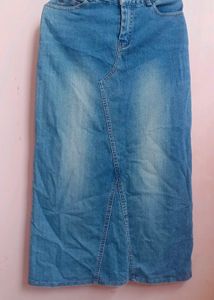 Denim skirt with back slit