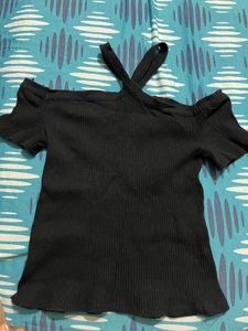 Black Off-Shoulder Top - M