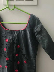 Elegant Grey Embroidered Kurta