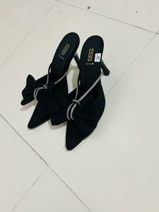 Black Elegant  Bow Heels