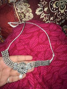 chokar with earing