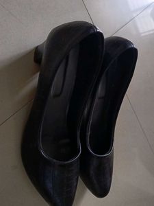 Black Heeled Pumps