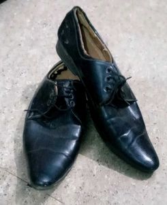 Stylish black formal shoes