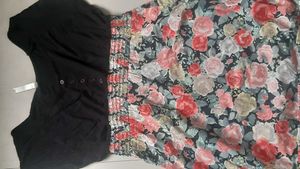 Cute floral top for women size S