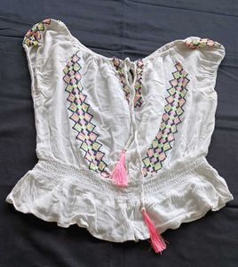 Smocked waist with a ruffled hem Top 🌈🤍