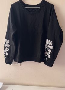 Floral Embroidered Black Sweatshirt