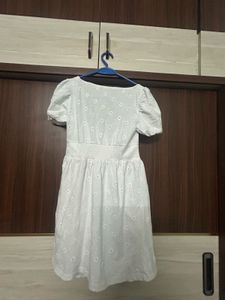 🤍 White Eyelet Puff-Sleeve Mini Dress – Size M 🤍