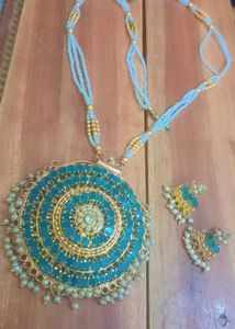 Beautiful stone & pearl studded Jewellery Set