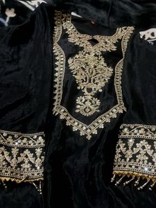 Elegant Black Velvet Dupatta