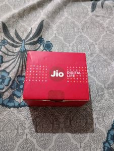 IT IS PORTABLE JIO ROUTER