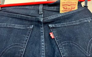 PRICE DROP🔥Levi’s Women Jeans (New Condition)❤