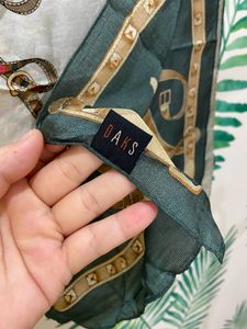 DAKS Stoles