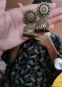 Roll & Role Jhumka