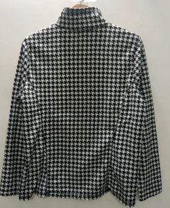 Black♠️ And White Lightweight Sweater