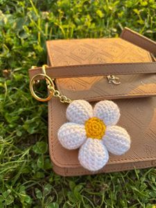 PUFF FLOWER KEYCHAIN
