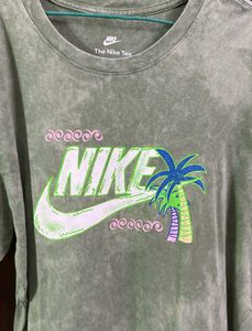Nike Tshirt In New Condition Size L