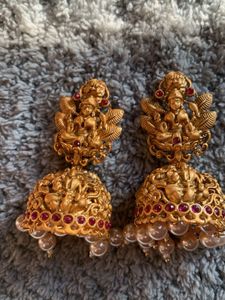 Elegant Gold Jhumka Earrings