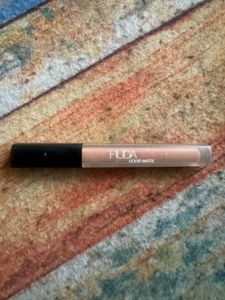 Huda Beauty Lipstick-Flirt