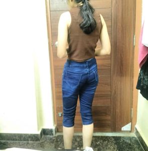 Brownie top &amp; Blue Capri Jeans
